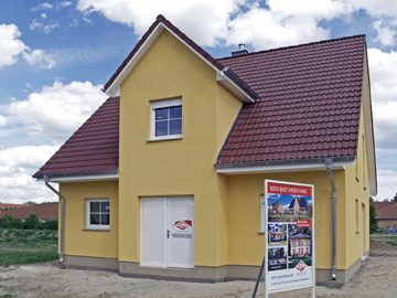 Fertighaus, Plusenergiehaus @ Hausbau-Seite.de | Dieses Stadthaus kann am 30. und 31. Mai 2015 in Grobeeren besichtigt werden. Foto: Roth-Massivhaus